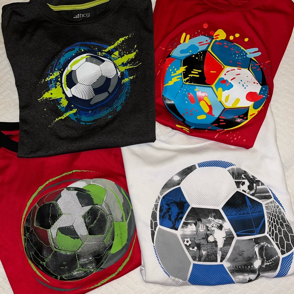 Boys lot of 4 soccer T’s size Large